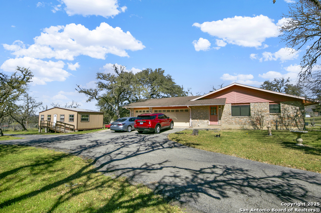 105 Wollschlaeger, Boerne, Texas image 37