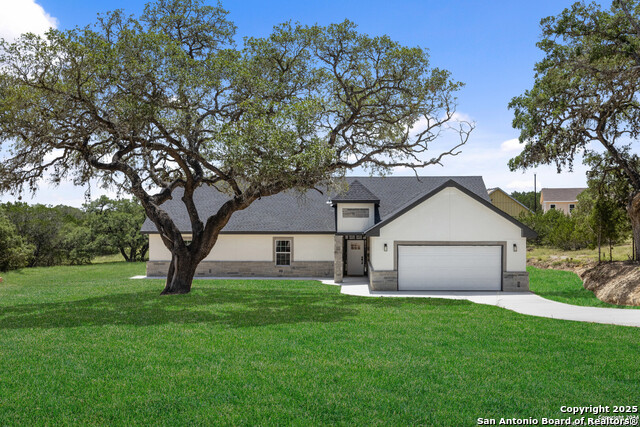 808 Heinen Road, Bandera, Texas image 1