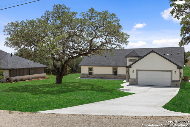 808 Heinen Road, Bandera, Texas image 2