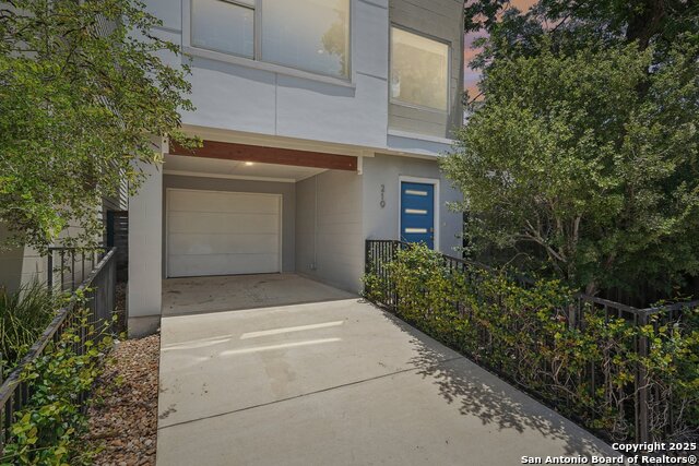 219 Laurel, San Antonio, Texas image 2