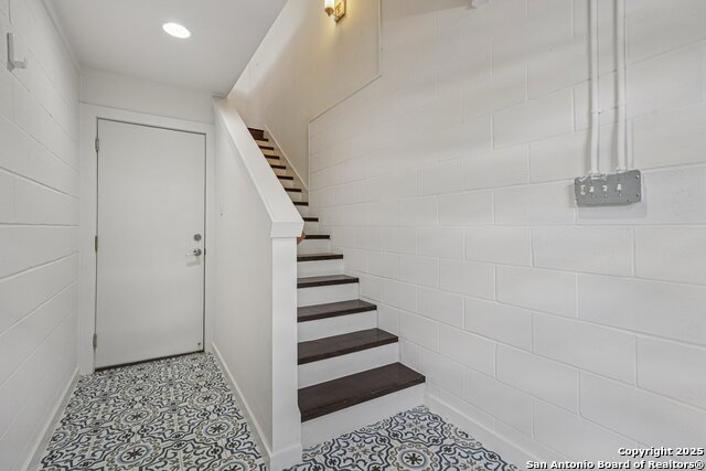 219 Laurel, San Antonio, Texas image 5