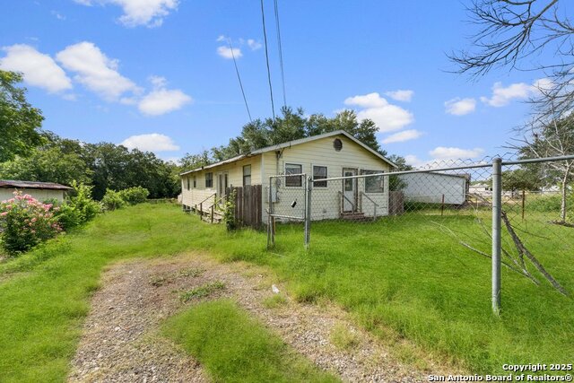 5220 Linda Jo, Adkins, Texas image 1