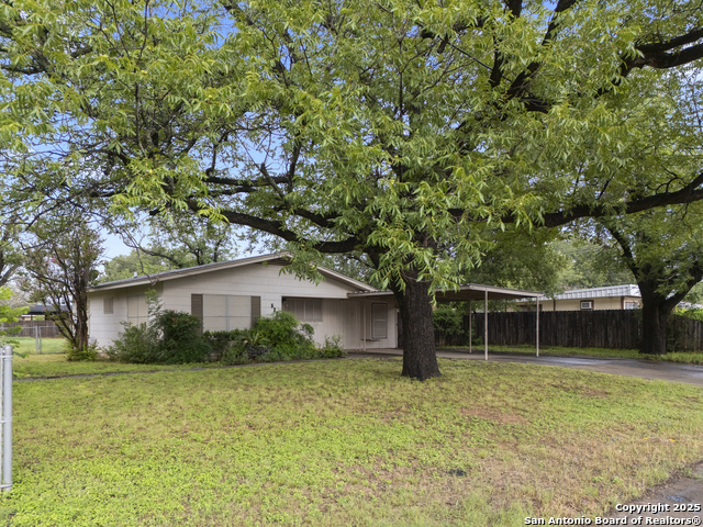 521 4th, Uvalde, Texas image 1
