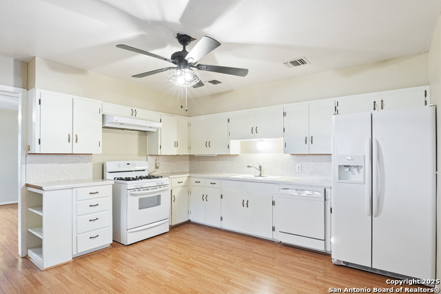 521 4th, Uvalde, Texas image 10