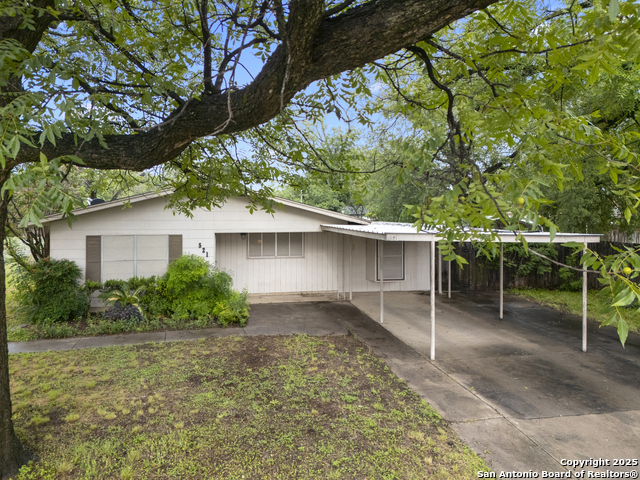 521 4th, Uvalde, Texas image 2