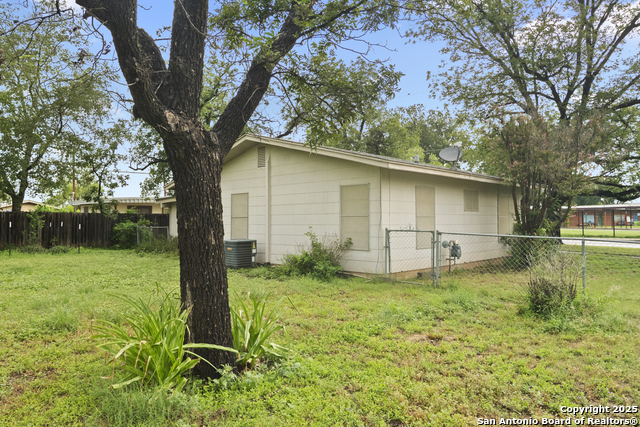 521 4th, Uvalde, Texas image 6