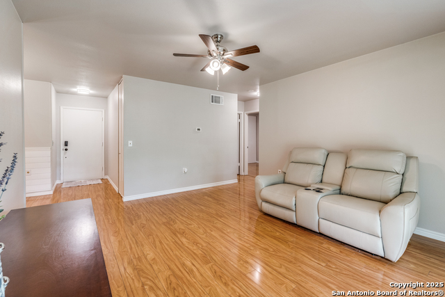 9825 Meadow Hill, Converse, Texas image 6