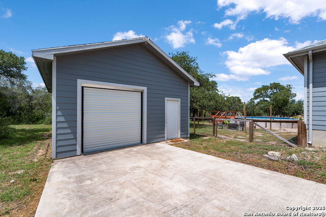 315 Log Cabin, Poteet, Texas image 41