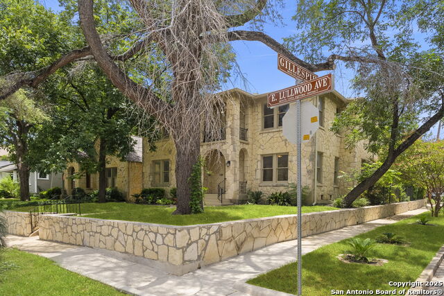300 E Lullwood, San Antonio, Texas image 2