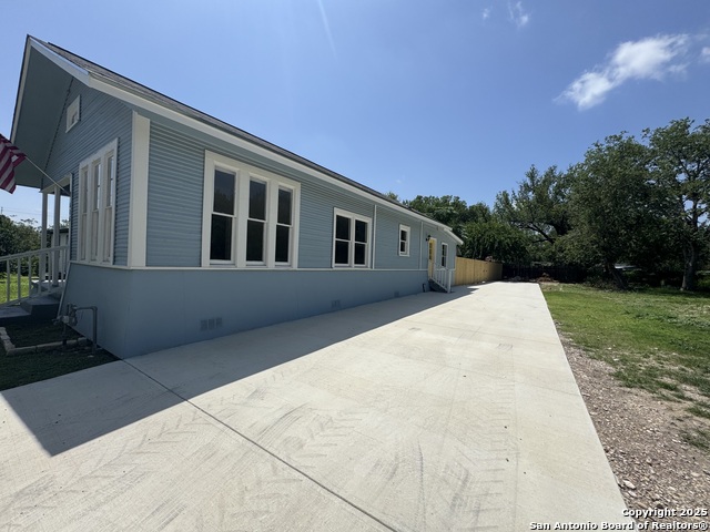 515 Mitchell Ave, Seguin, Texas image 2