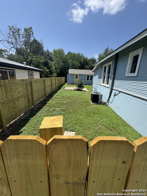 515 Mitchell Ave, Seguin, Texas image 3
