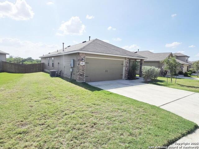 437 Middle Green, Floresville, Texas image 3