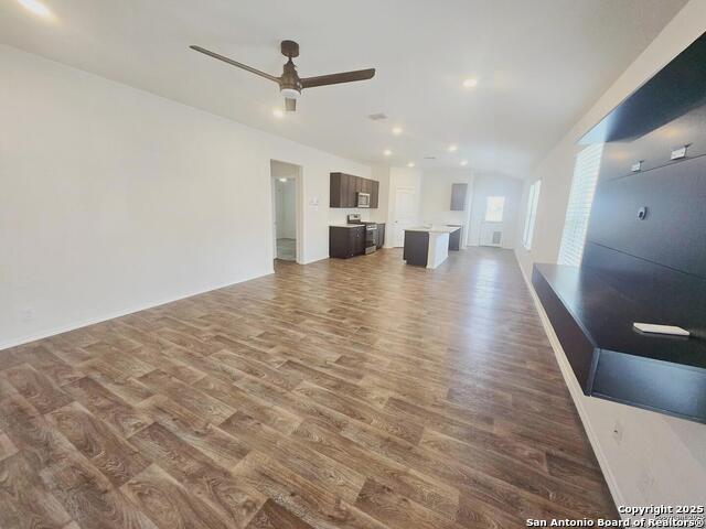 437 Middle Green, Floresville, Texas image 9