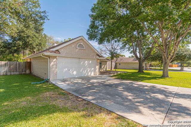 934 Lazy, New Braunfels, Texas image 2