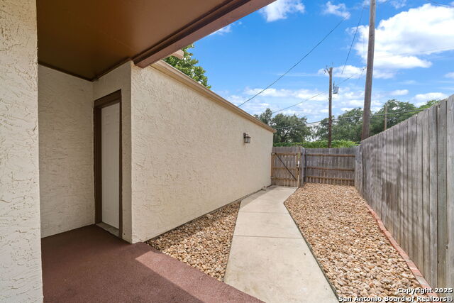 1770 Thousand Oaks, San Antonio, Texas image 3