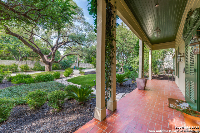 138 Laurel Heights, San Antonio, Texas image 5