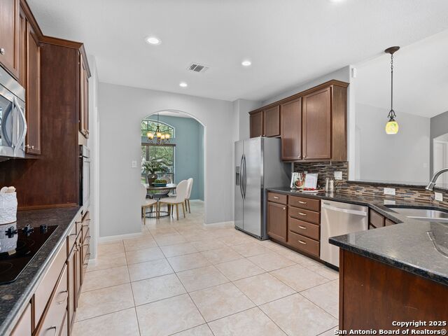 711 Best Way, San Antonio, Texas image 12