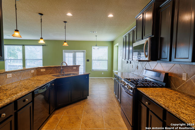 708 Clearbrook Avenue, Schertz, Texas image 11