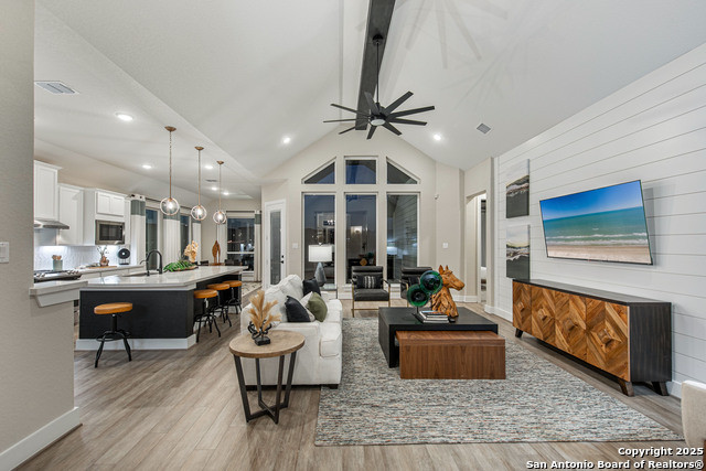 137 Mason Lane, Castroville, Texas image 10