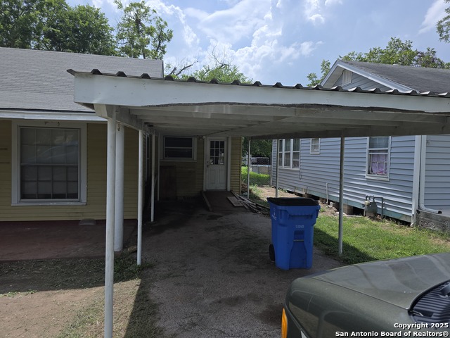 124 Moore, Seguin, Texas image 2