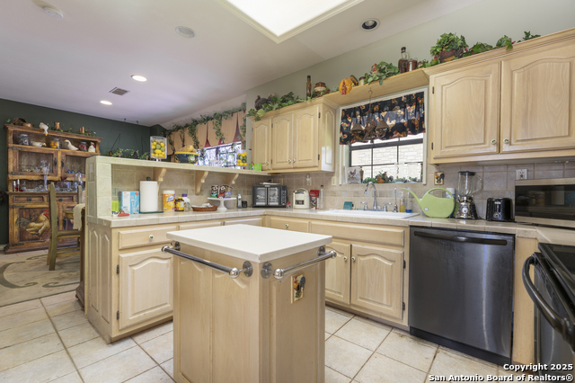 522 Preston Trail, Kerrville, Texas image 6