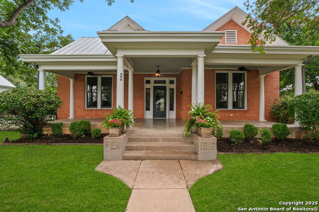 509 W Austin St, Fredericksburg, Texas image 1