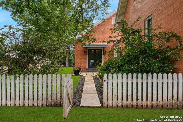 509 W Austin St, Fredericksburg, Texas image 37