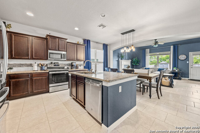 10319 Barbeque Bay, Converse, Texas image 3
