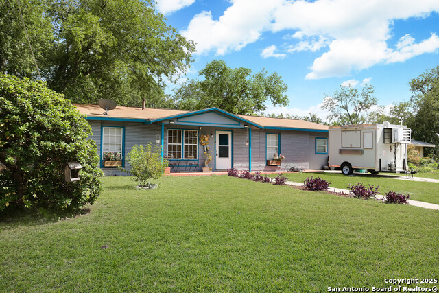 246 Flintstone Ln, Universal City, Texas image 3