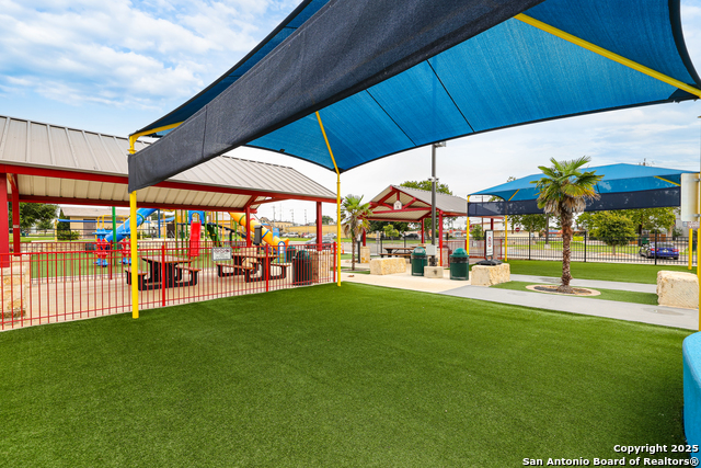 246 Flintstone Ln, Universal City, Texas image 35