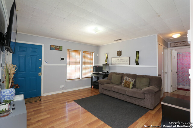 246 Flintstone Ln, Universal City, Texas image 4