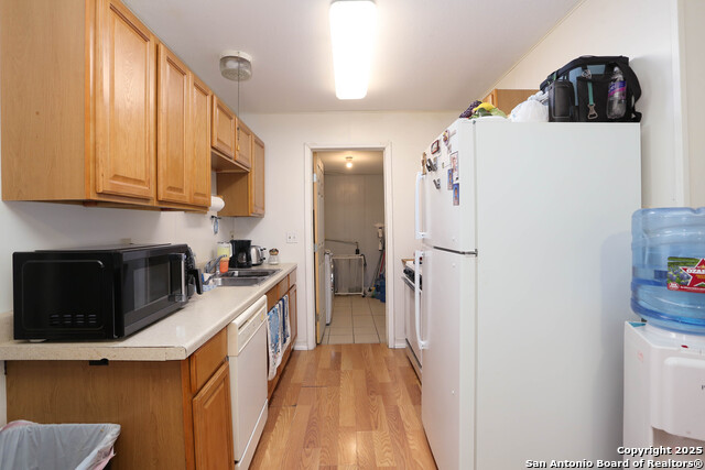 246 Flintstone Ln, Universal City, Texas image 8