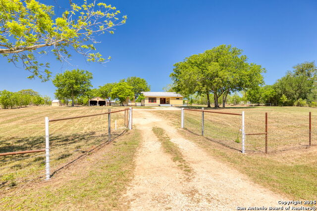 395 Dale Ln, Dale, Texas image 1
