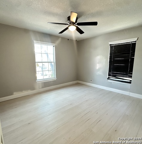 412 E Oak St, Uvalde, Texas image 10