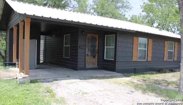 412 E Oak St, Uvalde, Texas image 2