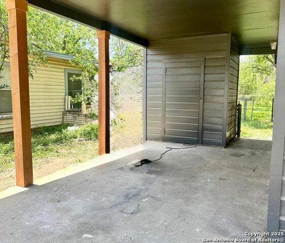 412 E Oak St, Uvalde, Texas image 3