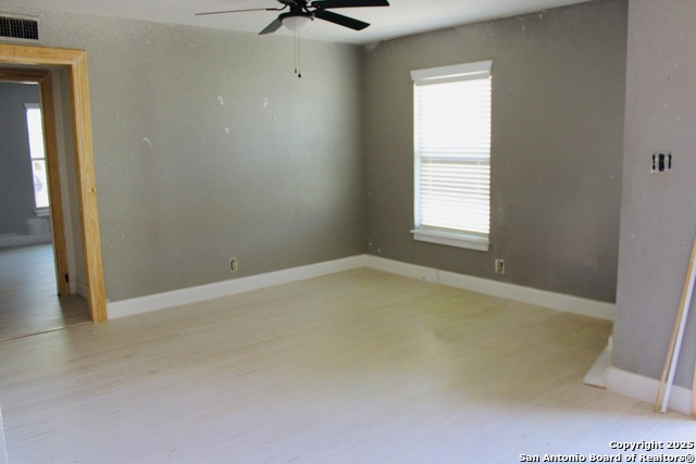412 E Oak St, Uvalde, Texas image 4
