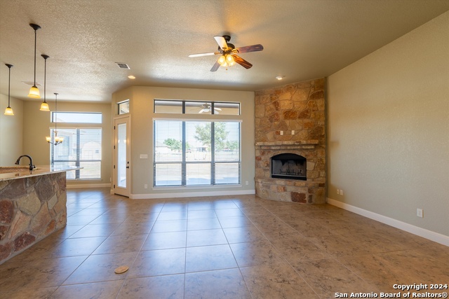 117 Abrego Run, Floresville, Texas image 15