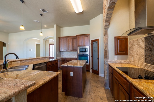 117 Abrego Run, Floresville, Texas image 9