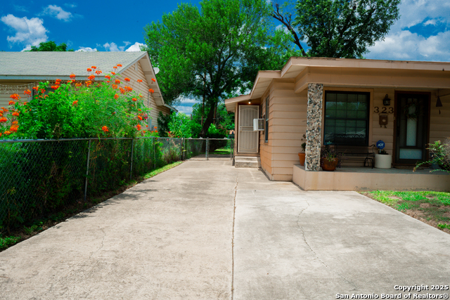323 Pletz Dr, San Antonio, Texas image 3