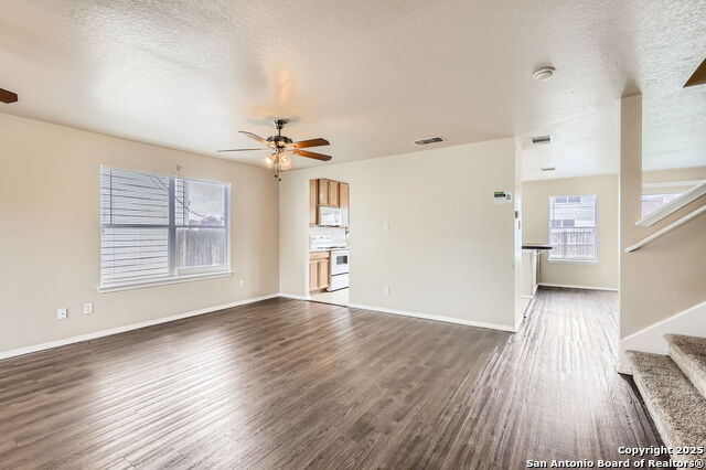 8859 Kestrel Oak, Converse, Texas image 6