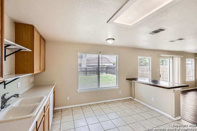 8859 Kestrel Oak, Converse, Texas image 8