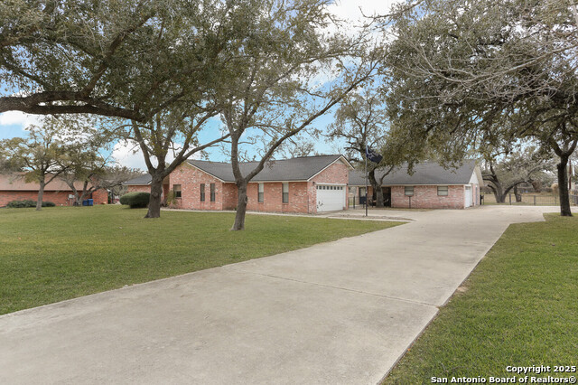 243 Eileen, Pleasanton, Texas image 3