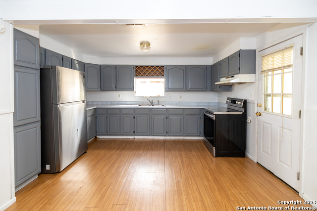 908 Broadway, Jourdanton, Texas image 2