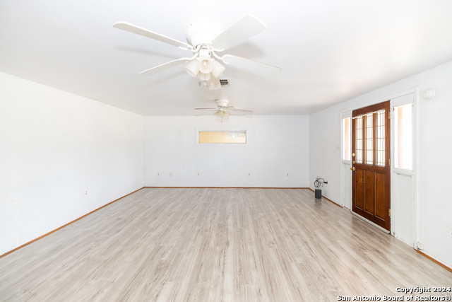 908 Broadway, Jourdanton, Texas image 3