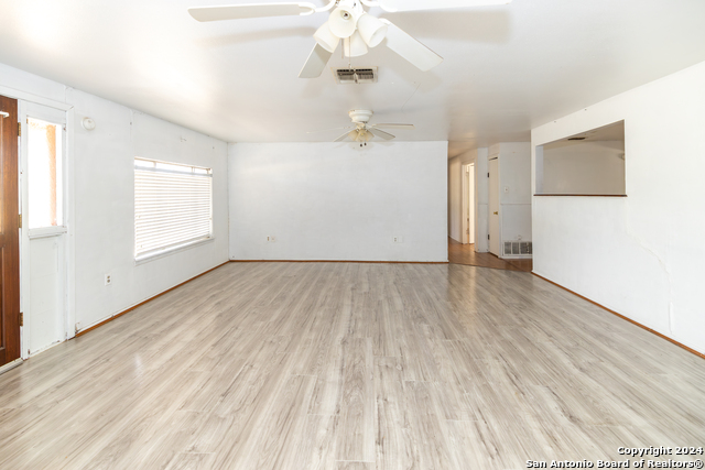 908 Broadway, Jourdanton, Texas image 4