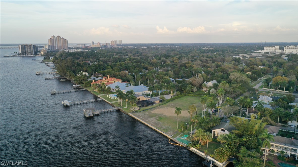 1301 Poinciana Avenue, FORT MYERS, Florida image 2