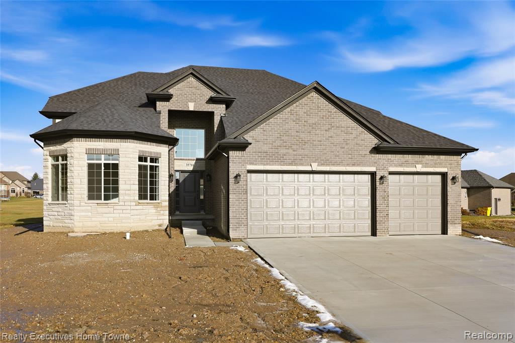 35701 Strongford Drive For Sale, New Baltimore, MI 48047 Home | ByOwner