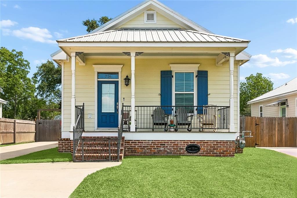 Homes For Sale - 716 Luling Avenue<br/> Luling, LA 70070
