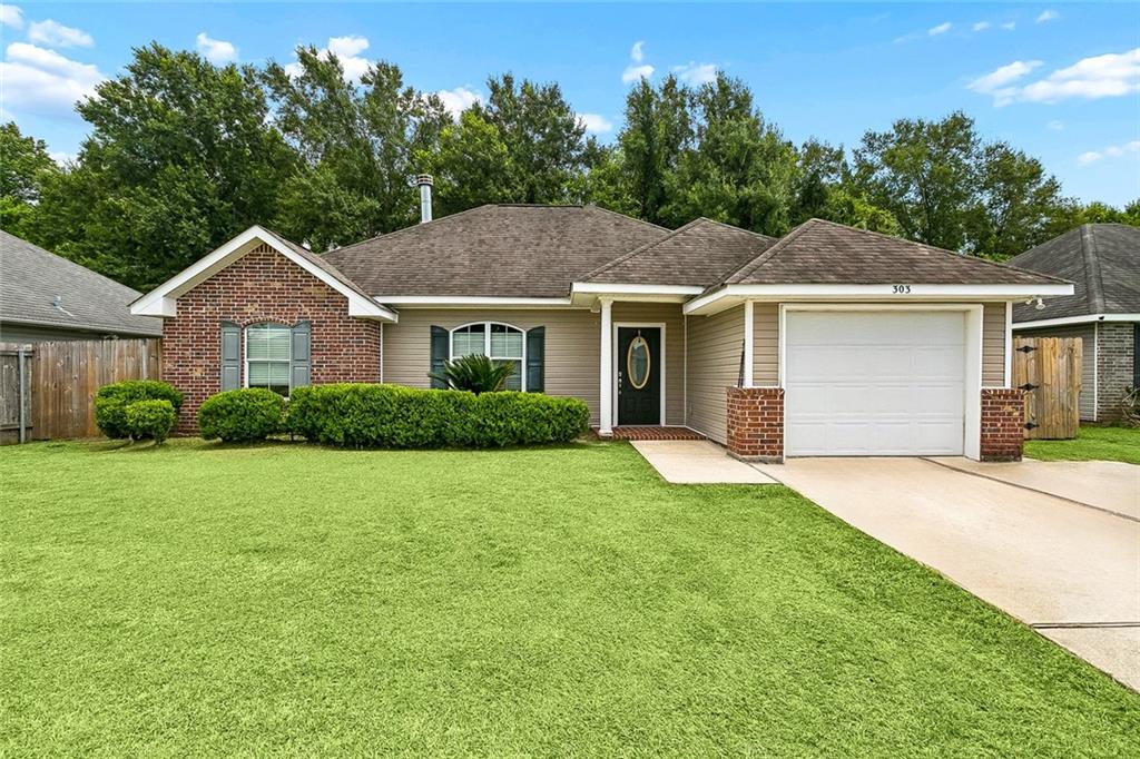 Homes For Sale - 303 Allie Lane<br/> Luling, LA 70070
